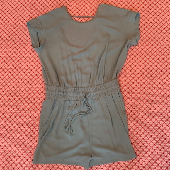 BCBG mint green romper size medium - Picture 3 of 3